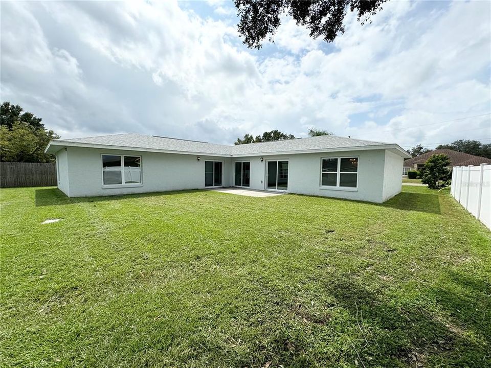 For Sale: $319,900 (4 beds, 2 baths, 1834 Square Feet)