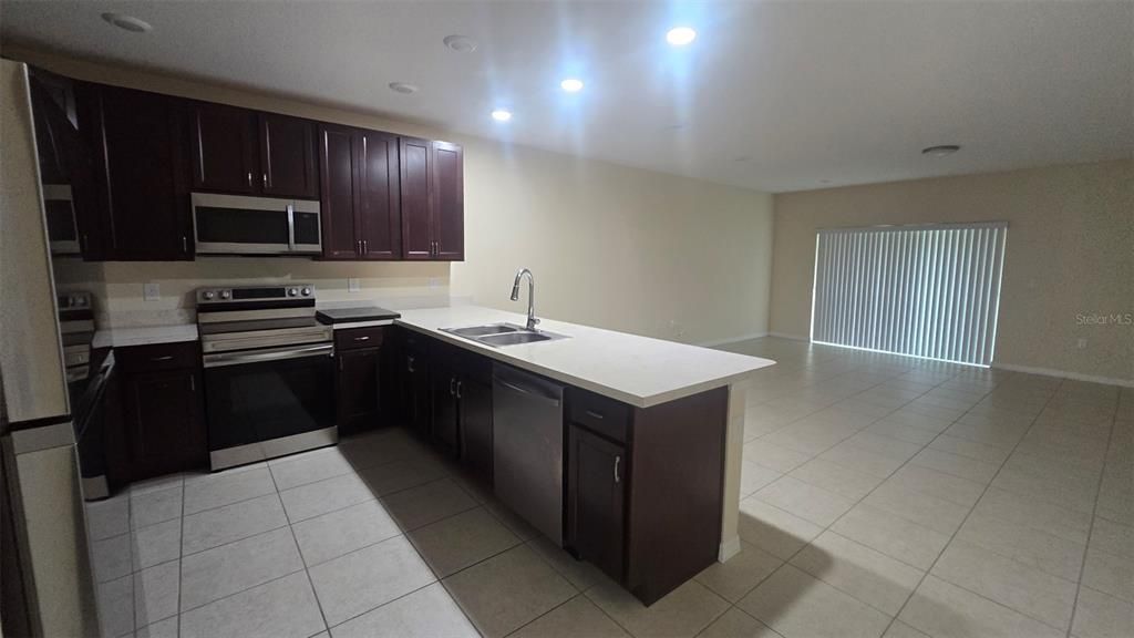 For Rent: $2,000 (3 beds, 2 baths, 1762 Square Feet)