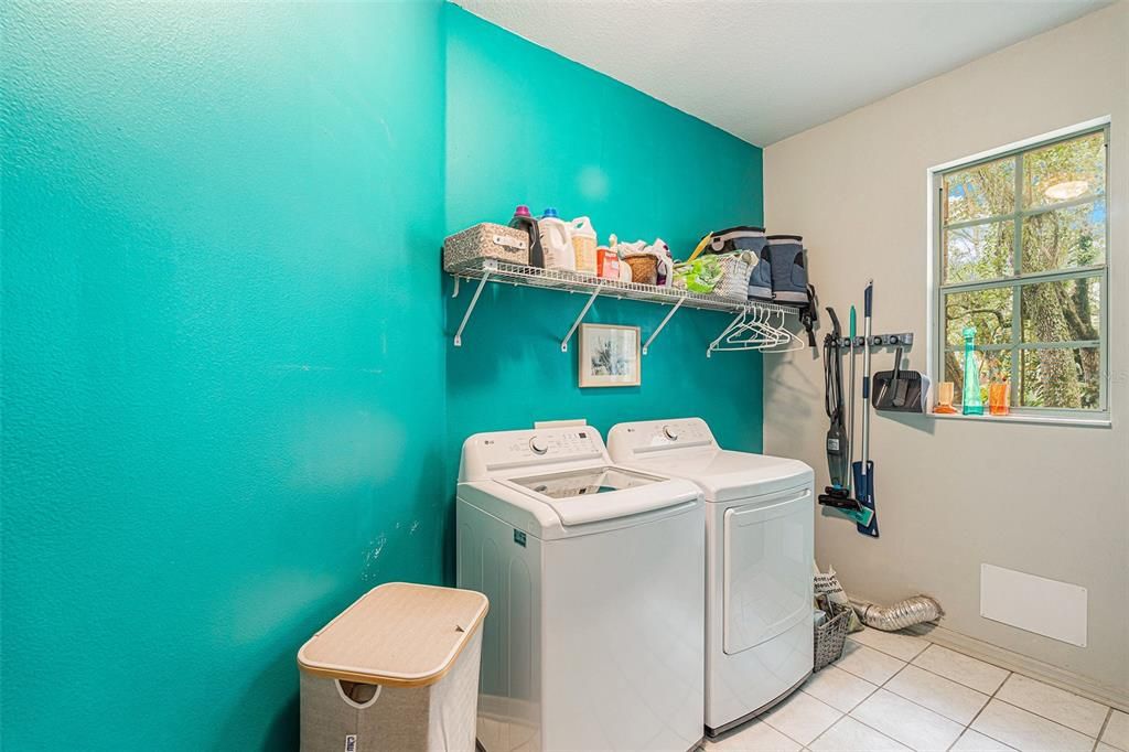 Great sized laundry room