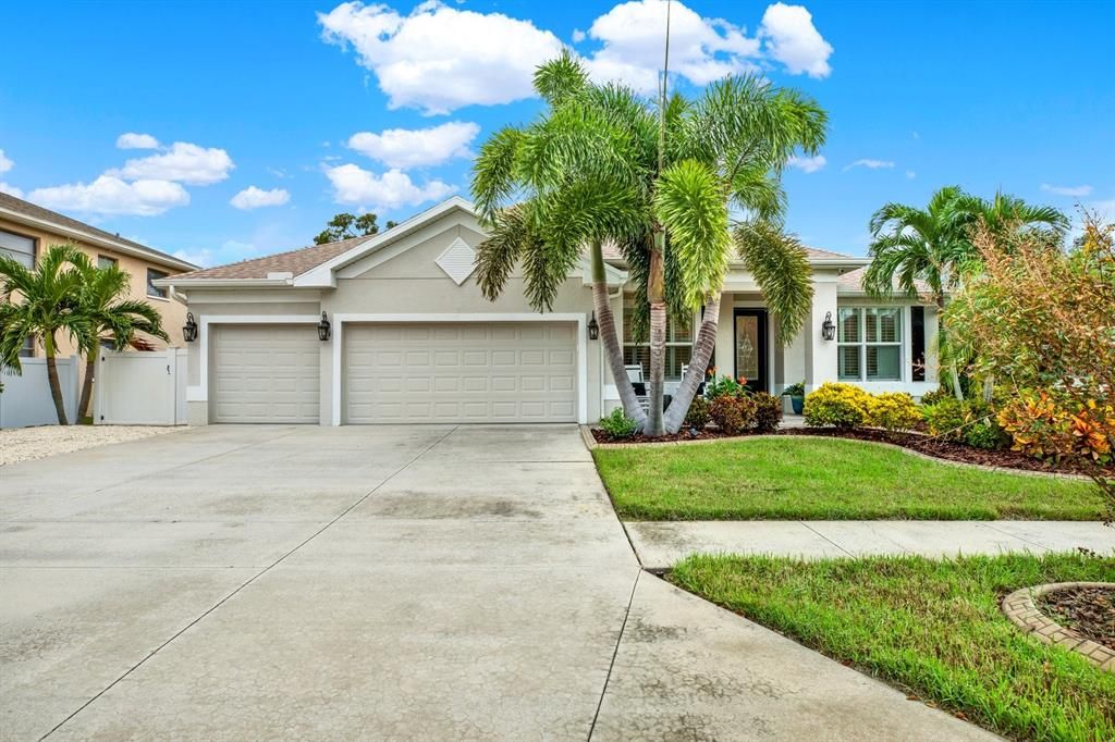 For Sale: $689,000 (3 beds, 2 baths, 1735 Square Feet)