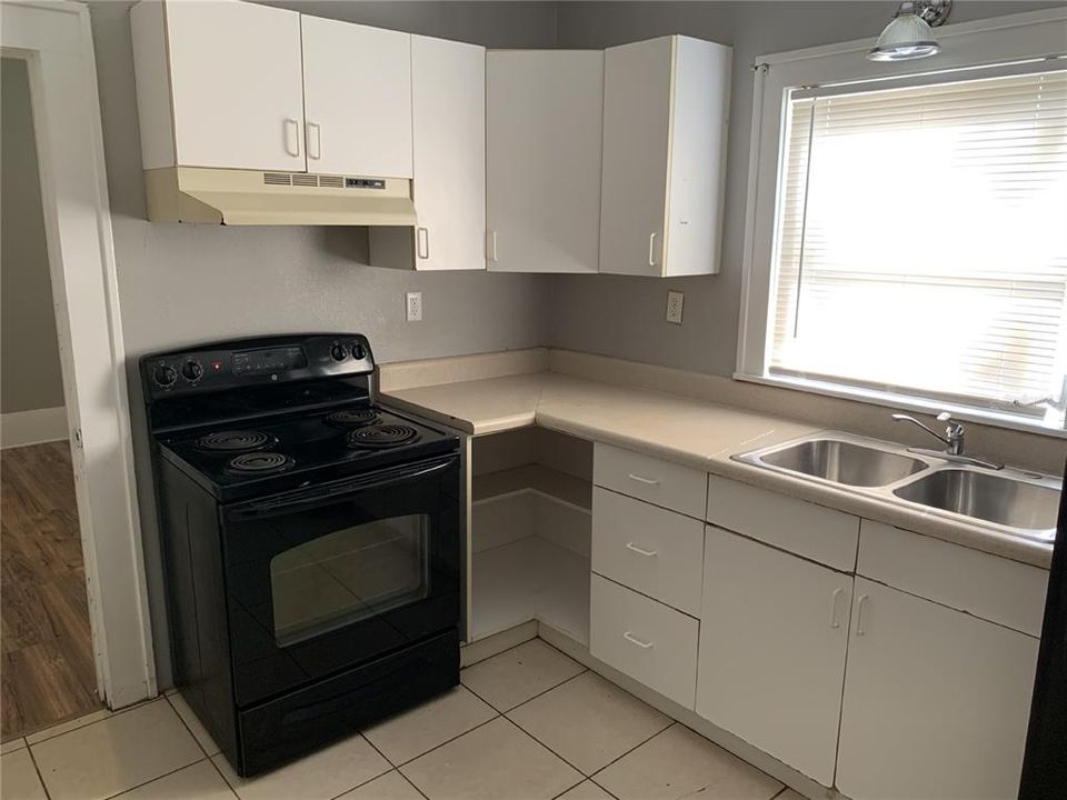 For Rent: $1,075 (3 beds, 1 baths, 1774 Square Feet)