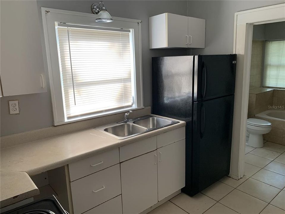 For Rent: $1,075 (3 beds, 1 baths, 1774 Square Feet)