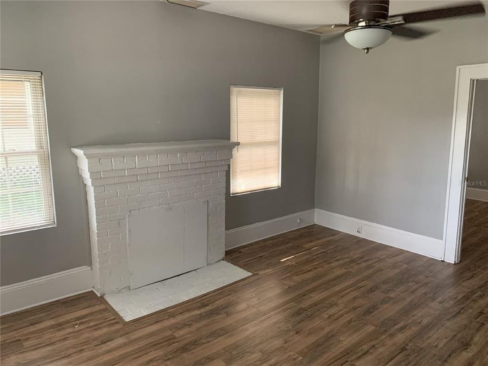 For Rent: $1,075 (3 beds, 1 baths, 1774 Square Feet)