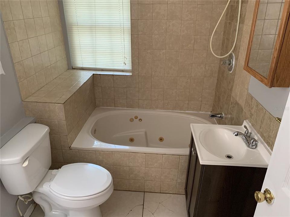 For Rent: $1,075 (3 beds, 1 baths, 1774 Square Feet)