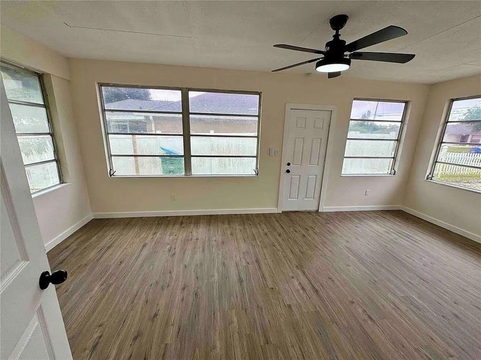 For Rent: $1,825 (4 beds, 2 baths, 1376 Square Feet)