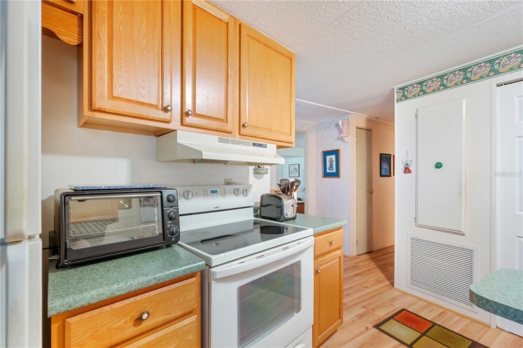 For Sale: $189,000 (2 beds, 2 baths, 1176 Square Feet)