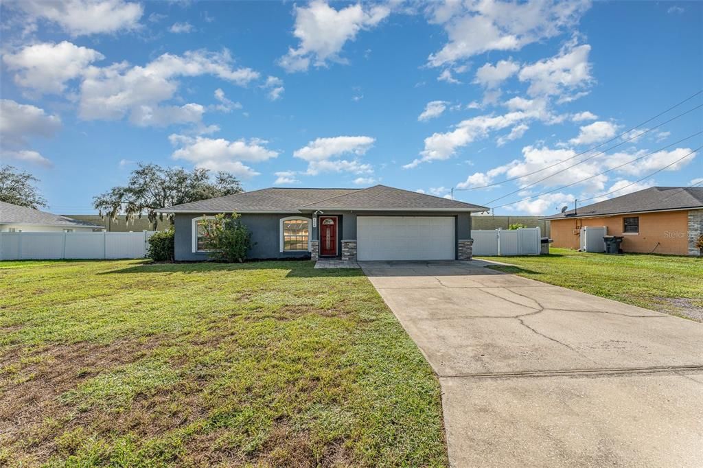 For Sale: $275,000 (3 beds, 2 baths, 1098 Square Feet)