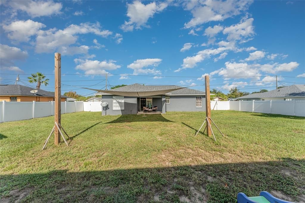 For Sale: $275,000 (3 beds, 2 baths, 1098 Square Feet)