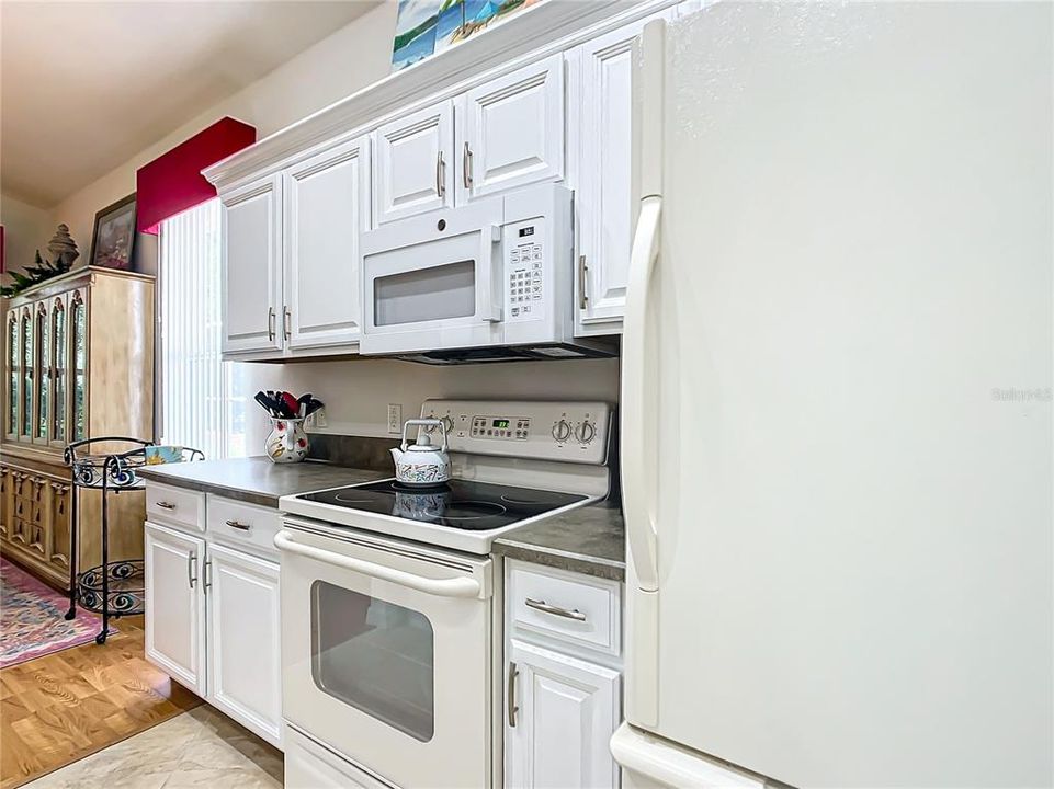 For Sale: $350,000 (2 beds, 2 baths, 1745 Square Feet)