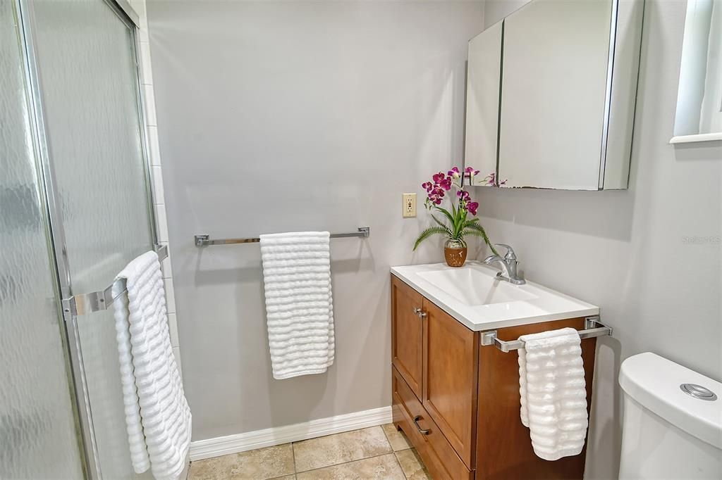 For Sale: $299,000 (2 beds, 2 baths, 1131 Square Feet)