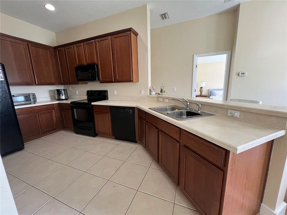 For Sale: $319,000 (2 beds, 2 baths, 1300 Square Feet)