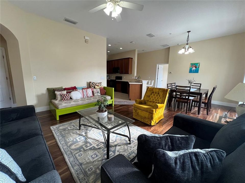 For Sale: $319,000 (2 beds, 2 baths, 1300 Square Feet)