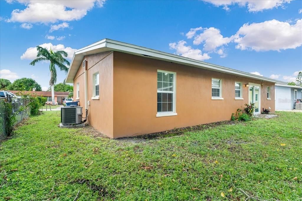 For Sale: $294,000 (3 beds, 1 baths, 962 Square Feet)