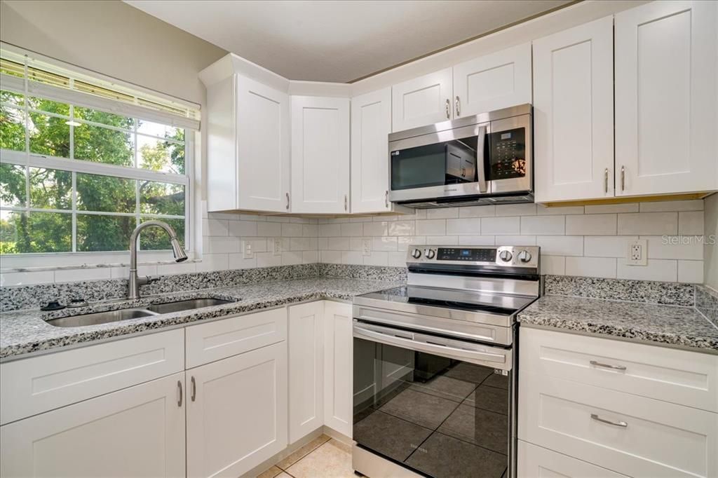 For Sale: $294,000 (3 beds, 1 baths, 962 Square Feet)