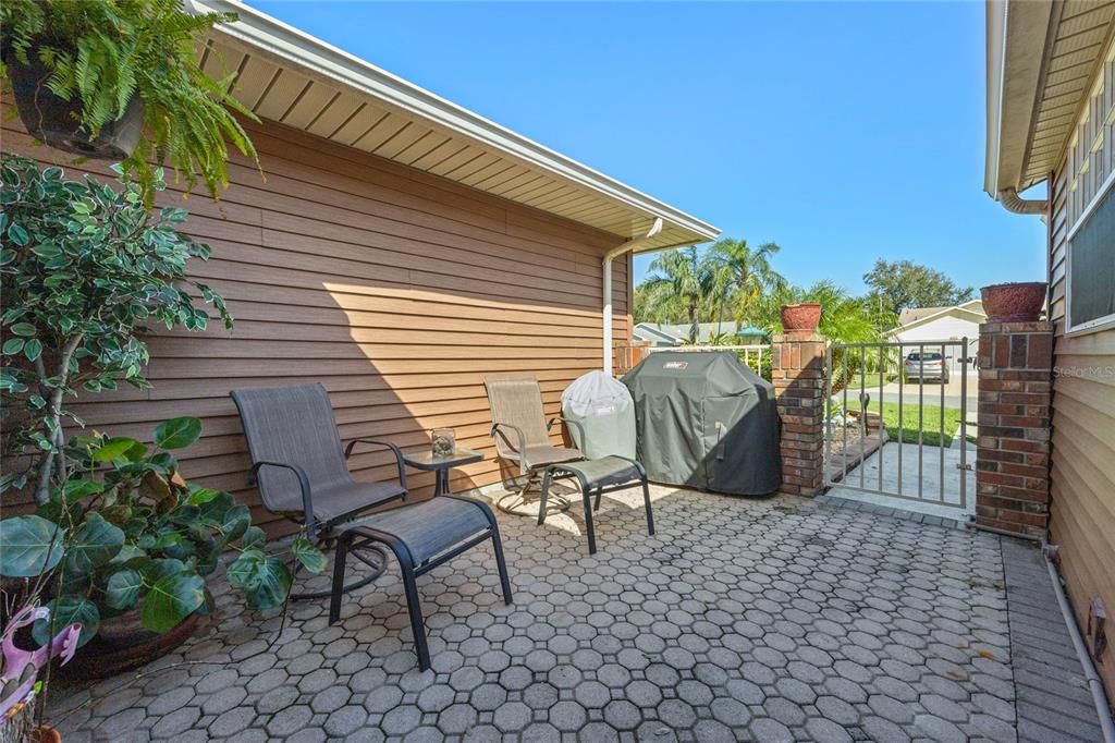 For Sale: $240,000 (2 beds, 2 baths, 1120 Square Feet)