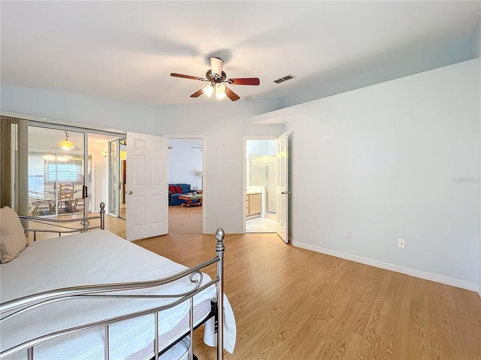 For Sale: $244,900 (2 beds, 2 baths, 1558 Square Feet)