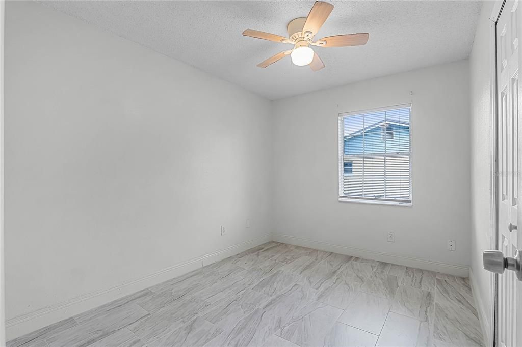 For Sale: $350,000 (3 beds, 1 baths, 967 Square Feet)