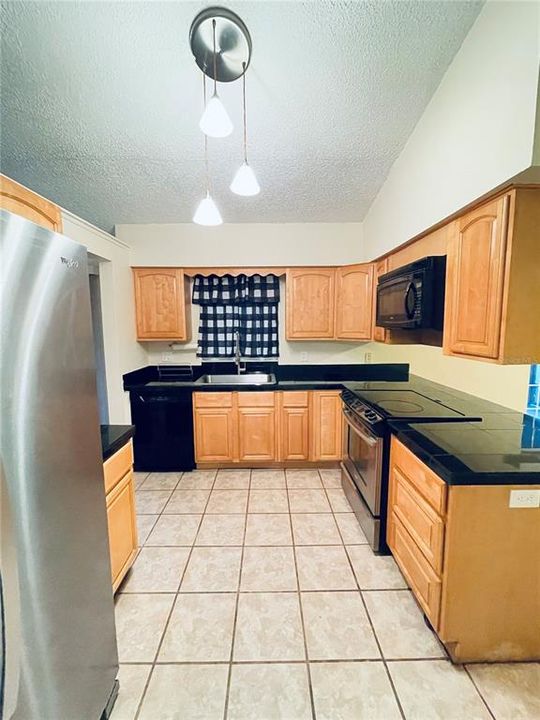 For Rent: $2,000 (3 beds, 2 baths, 1326 Square Feet)