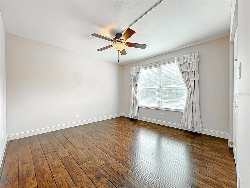 For Sale: $260,000 (3 beds, 2 baths, 1165 Square Feet)