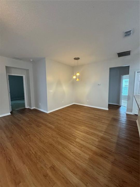 For Rent: $2,495 (3 beds, 2 baths, 1884 Square Feet)