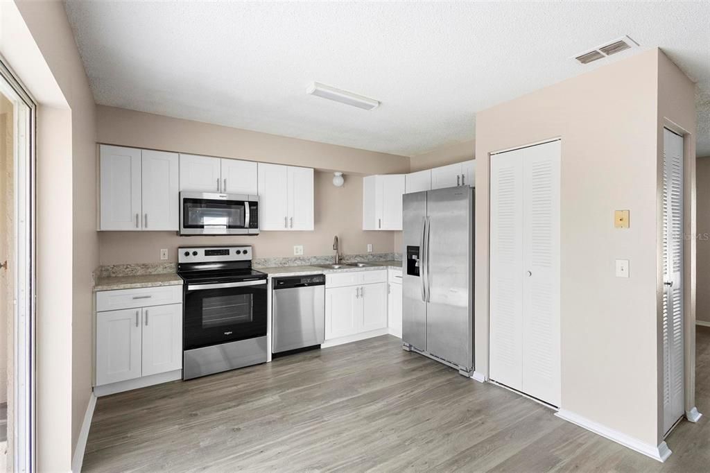 For Sale: $294,900 (3 beds, 2 baths, 1372 Square Feet)