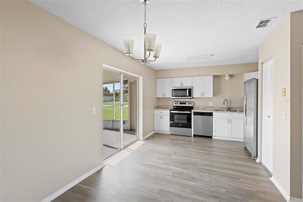 For Sale: $294,900 (3 beds, 2 baths, 1372 Square Feet)