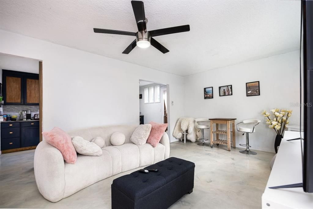 For Sale: $255,900 (3 beds, 2 baths, 1262 Square Feet)