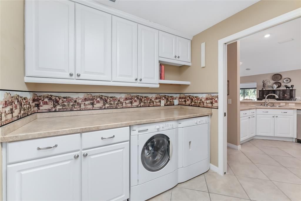 Active With Contract: $949,000 (3 beds, 2 baths, 2097 Square Feet)