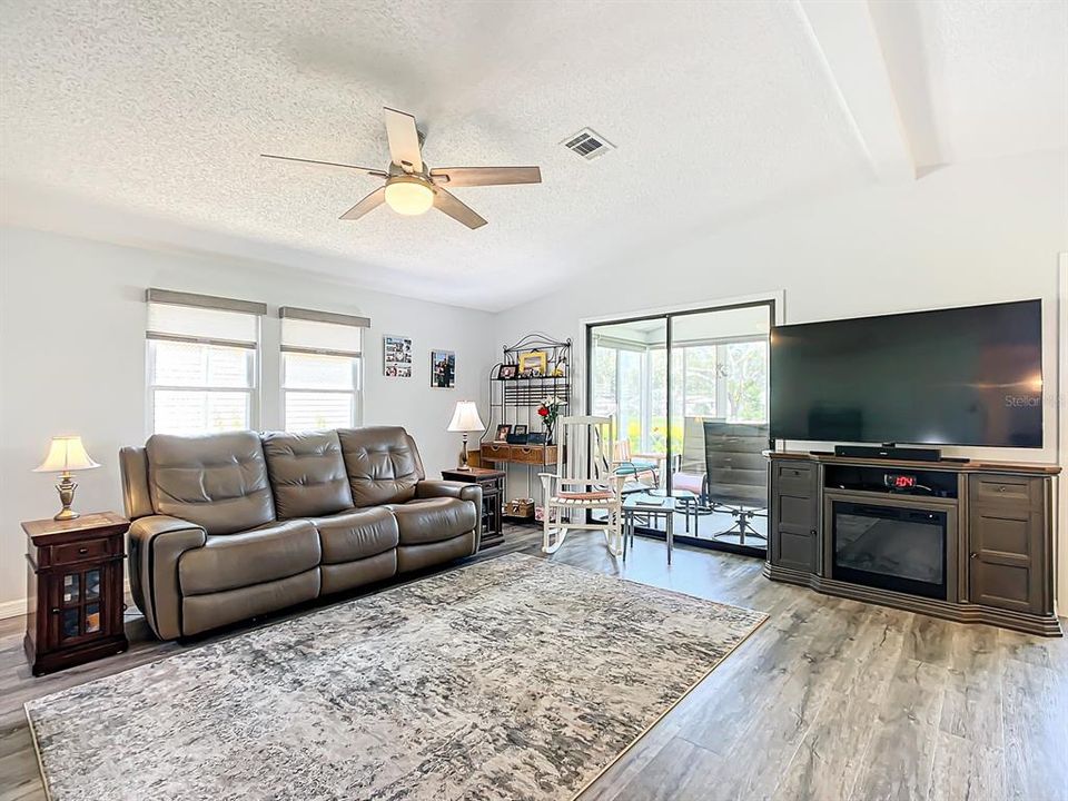 For Sale: $269,645 (2 beds, 3 baths, 1092 Square Feet)