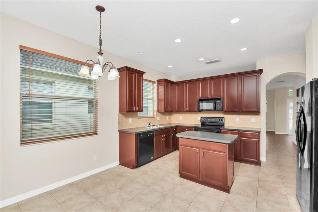 For Rent: $2,295 (4 beds, 2 baths, 2132 Square Feet)