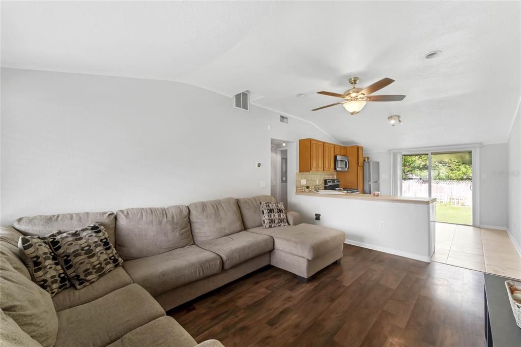 For Sale: $265,000 (3 beds, 2 baths, 1188 Square Feet)