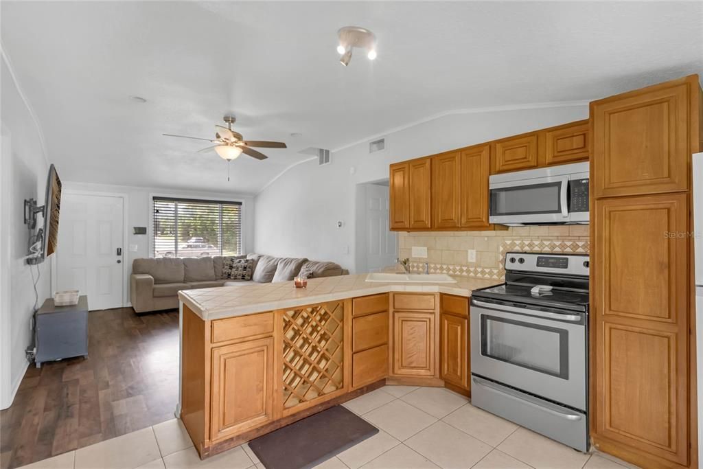 For Sale: $265,000 (3 beds, 2 baths, 1188 Square Feet)