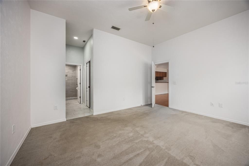 For Sale: $349,000 (2 beds, 2 baths, 1198 Square Feet)