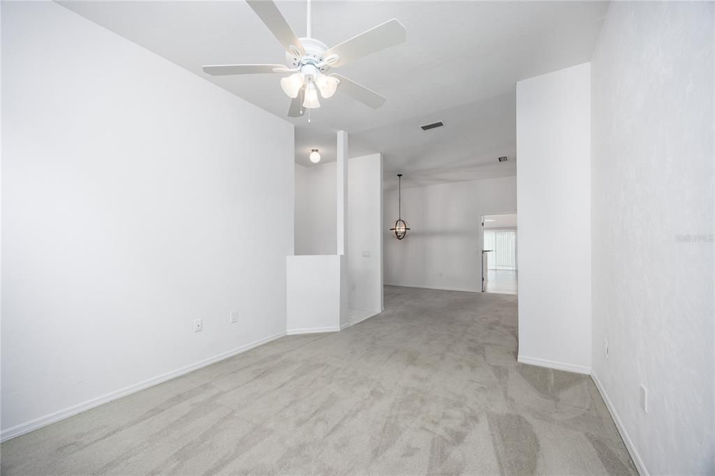 For Sale: $349,000 (2 beds, 2 baths, 1198 Square Feet)