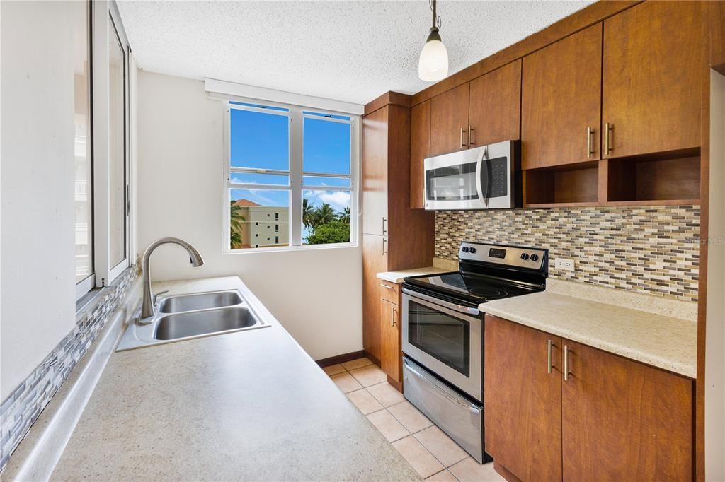 For Sale: $395,000 (3 beds, 2 baths, 1529 Square Feet)