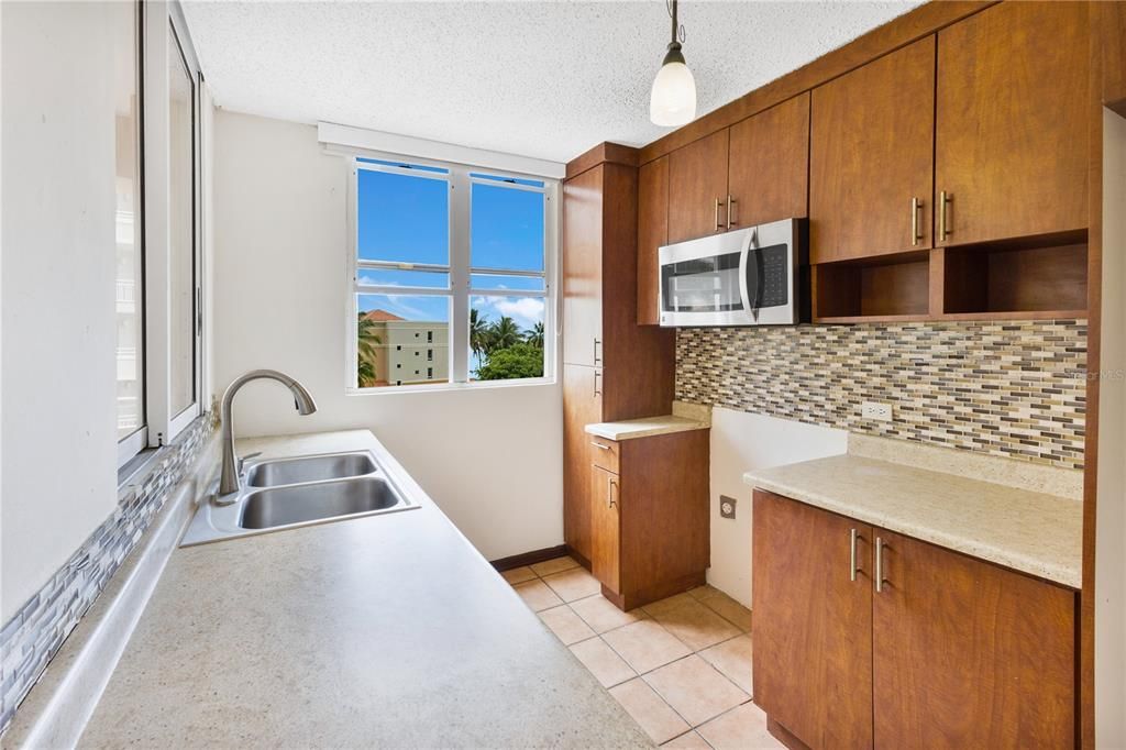 For Sale: $395,000 (3 beds, 2 baths, 1529 Square Feet)