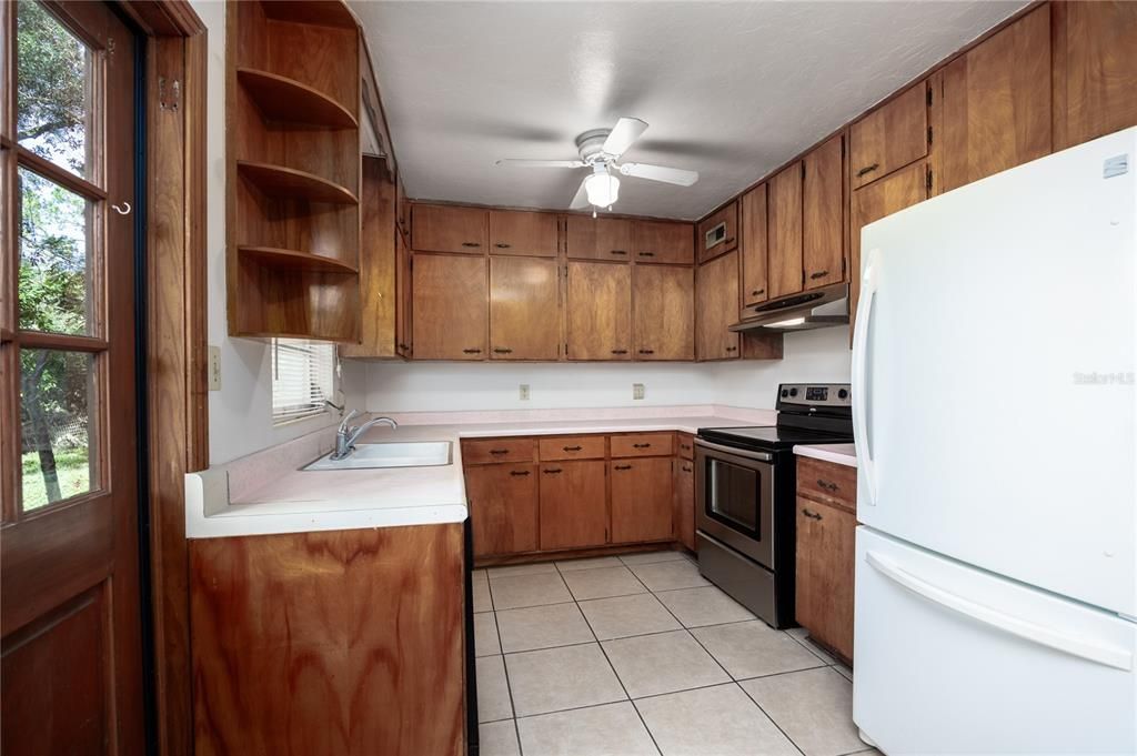 For Sale: $260,000 (3 beds, 2 baths, 1352 Square Feet)