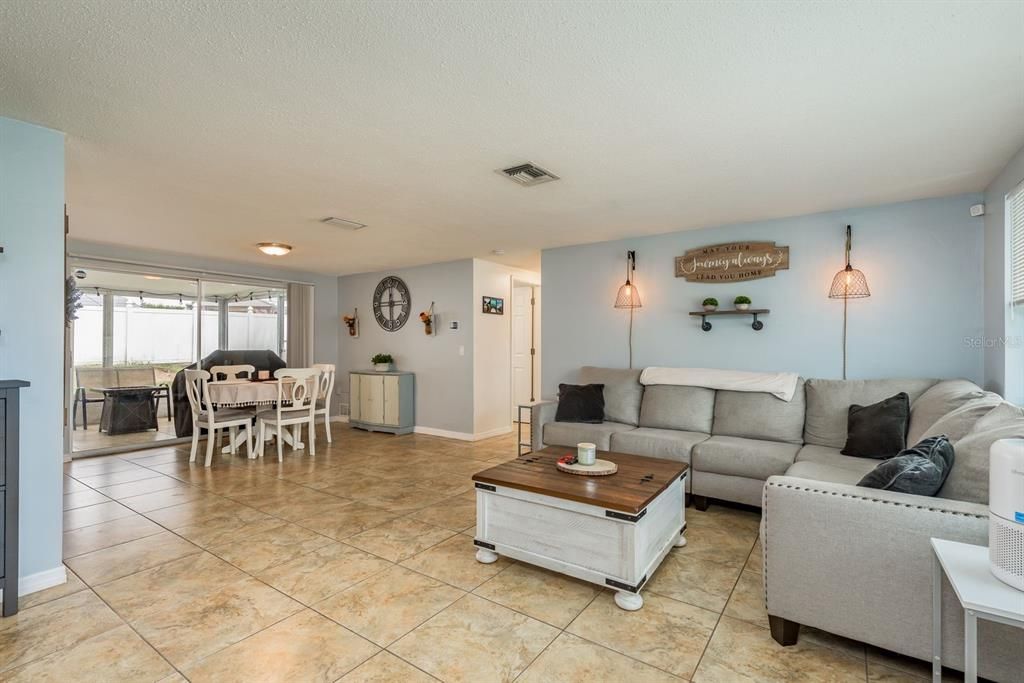 For Sale: $269,990 (2 beds, 2 baths, 1259 Square Feet)