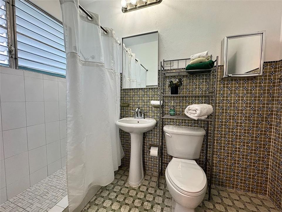 En Venta: $335,000 (3 camas, 2 baños, 924 Pies cuadrados)