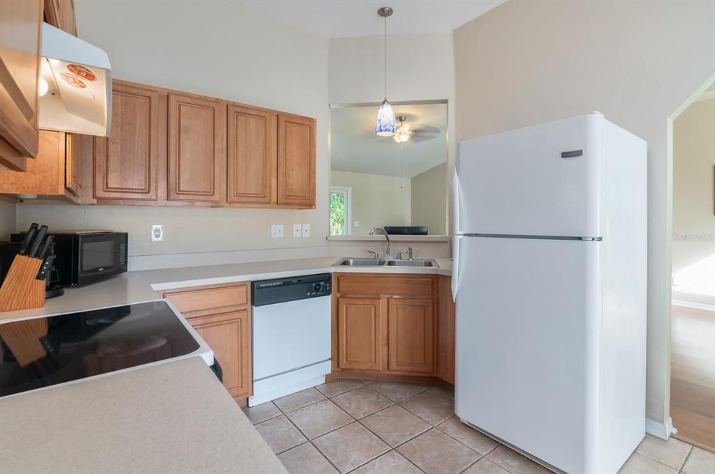 For Sale: $329,900 (3 beds, 2 baths, 1405 Square Feet)