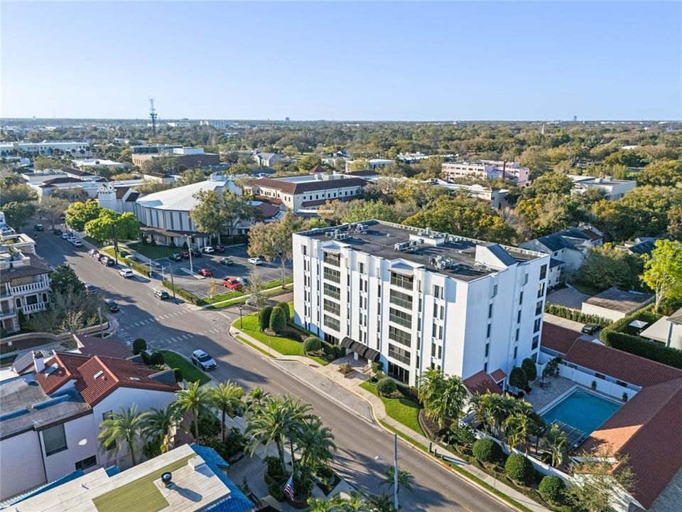 For Sale: $585,000 (2 beds, 2 baths, 1040 Square Feet)