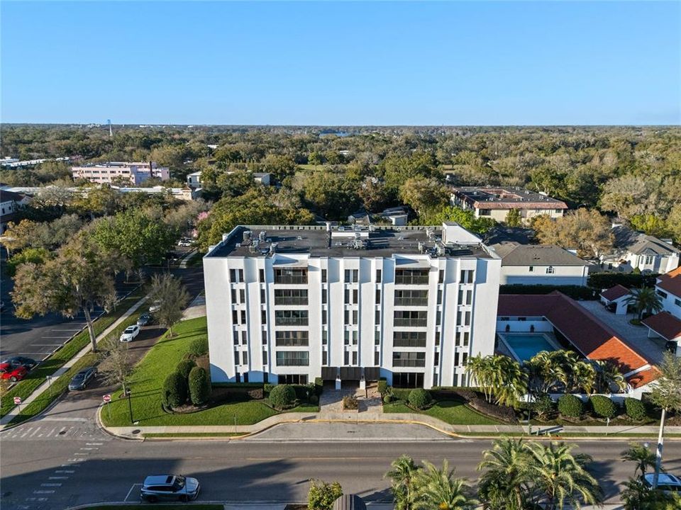 For Sale: $585,000 (2 beds, 2 baths, 1040 Square Feet)