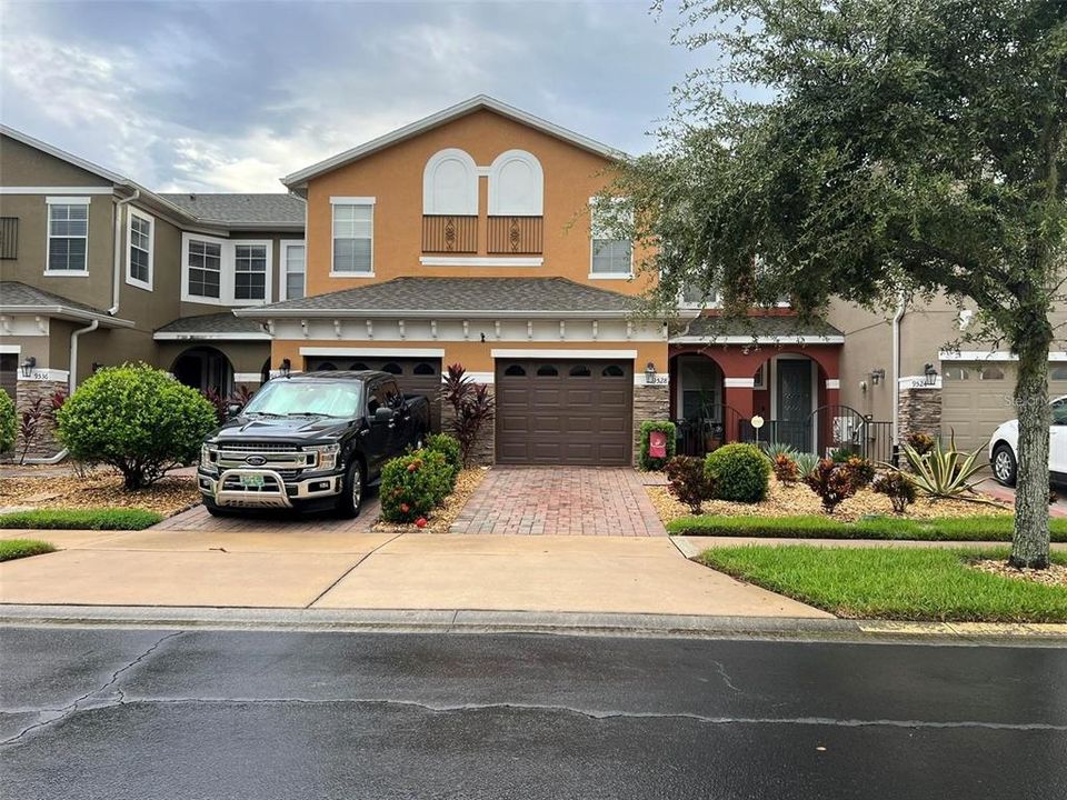 Active With Contract: $2,300 (3 beds, 2 baths, 1472 Square Feet)