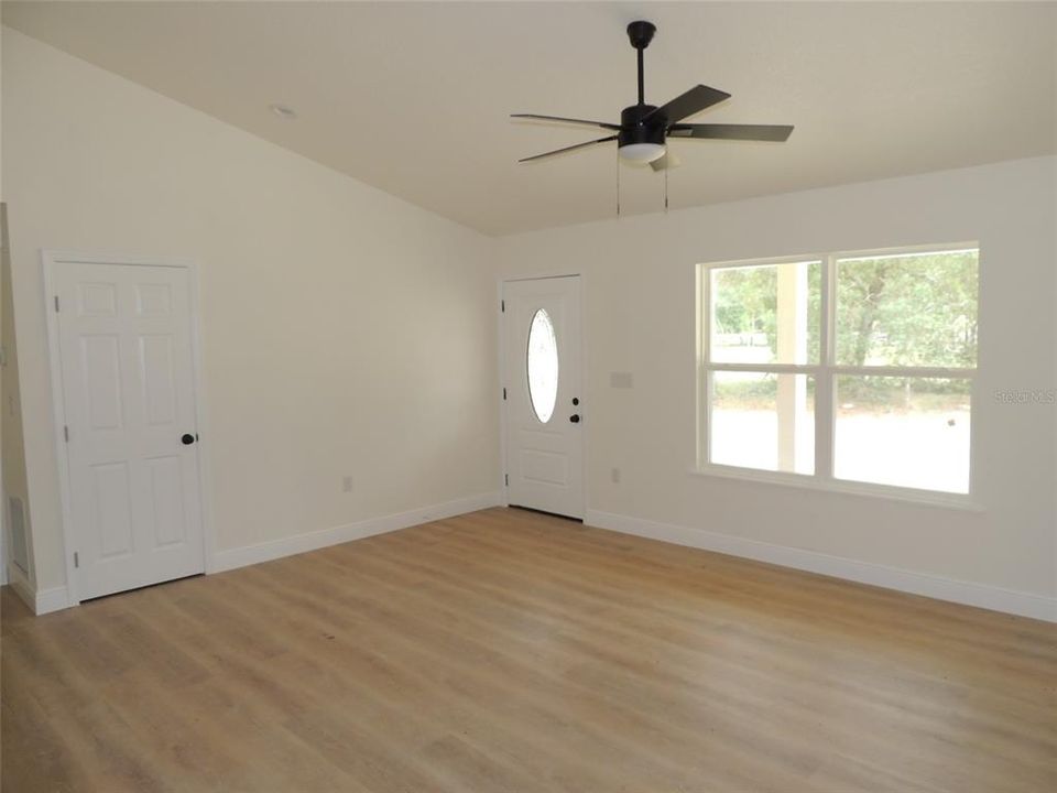 For Sale: $330,000 (3 beds, 2 baths, 1304 Square Feet)