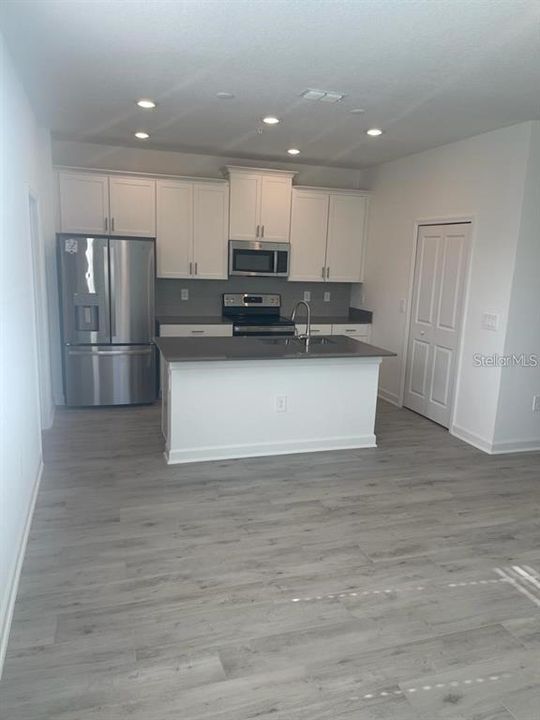 For Rent: $2,780 (3 beds, 2 baths, 1620 Square Feet)