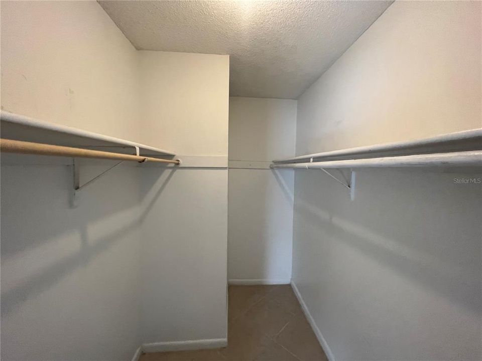 For Rent: $1,300 (1 beds, 1 baths, 780 Square Feet)