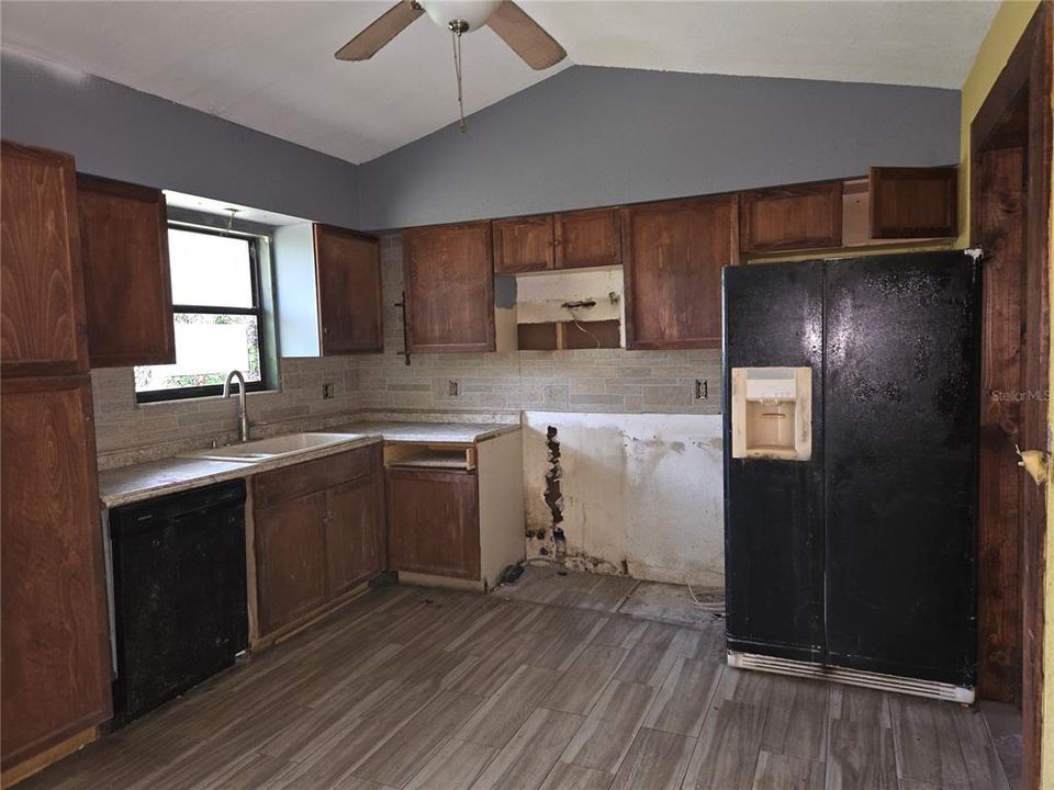 For Sale: $138,000 (2 beds, 2 baths, 1596 Square Feet)