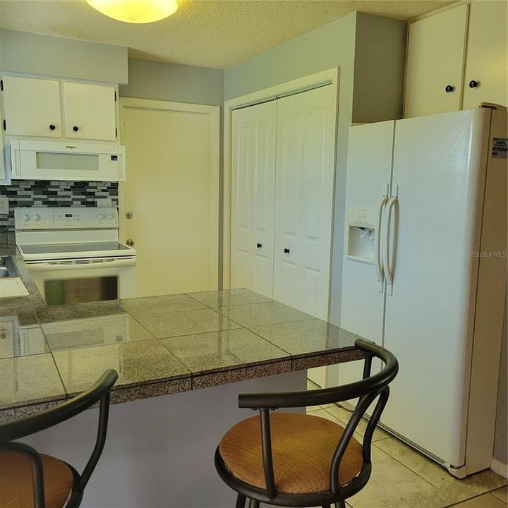 For Sale: $199,900 (2 beds, 1 baths, 864 Square Feet)