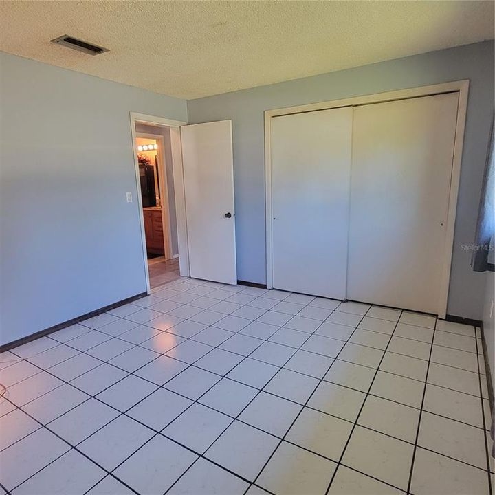 For Sale: $199,900 (2 beds, 1 baths, 864 Square Feet)