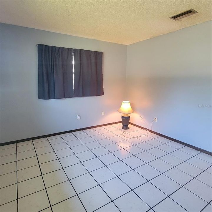 For Sale: $199,900 (2 beds, 1 baths, 864 Square Feet)